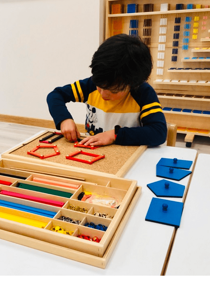 En el método Montessori, la etapa correspondiente a la Educación Primaria se denomina Taller.
